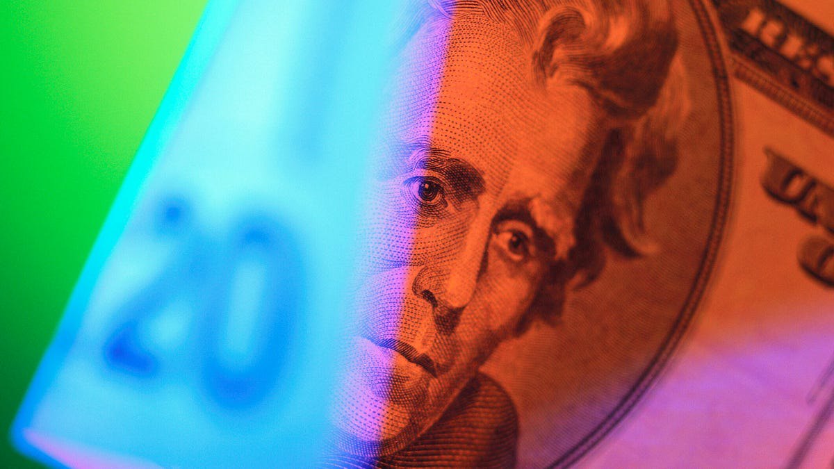 چرا گاهی برای سیستم عامل “رایگان” لینوکس پول می‌دهیم؟