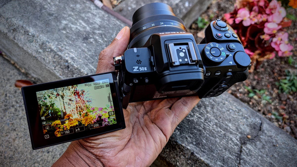 نیکون Z50 II: ارتقایی عالی از گوشی برای علاقه‌مندان به عکاسی؟