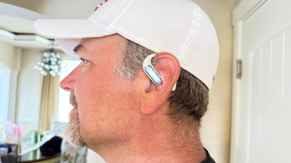 هدفون‌های جدید ایس‌فست با چراغ LED برای افزایش ایمنی ورزش شبانه