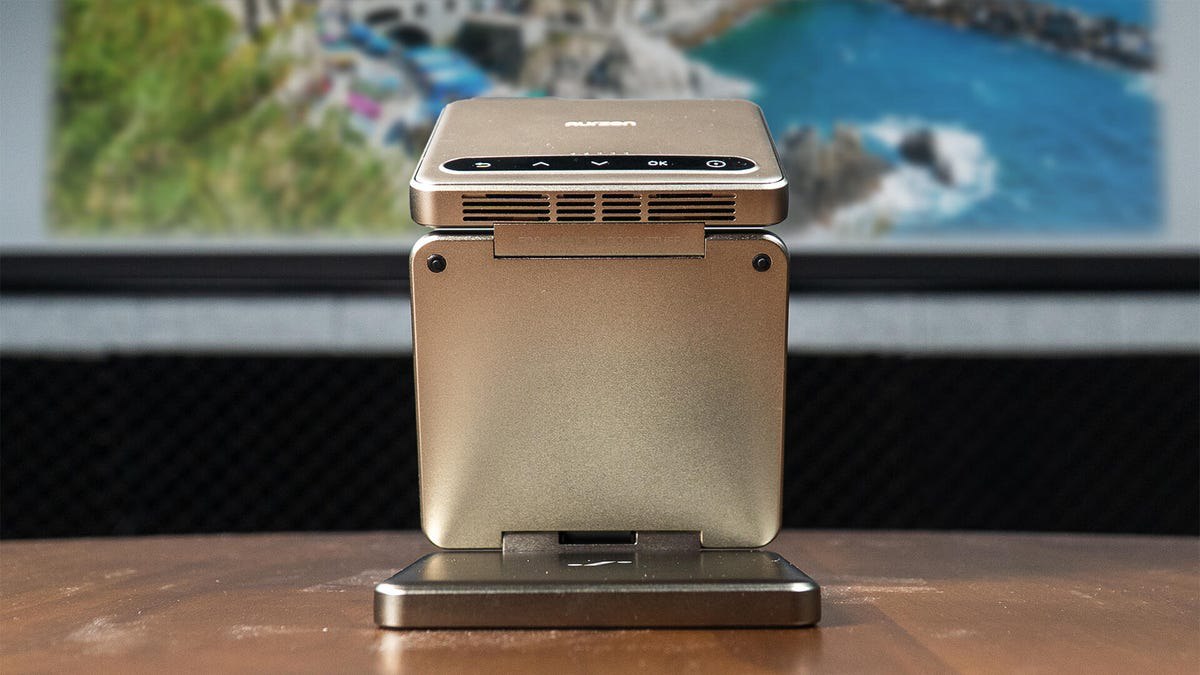 پروژکتور جیبی که شگفت‌انگیز کوچک است، اما اپلیکیشن ندارد!