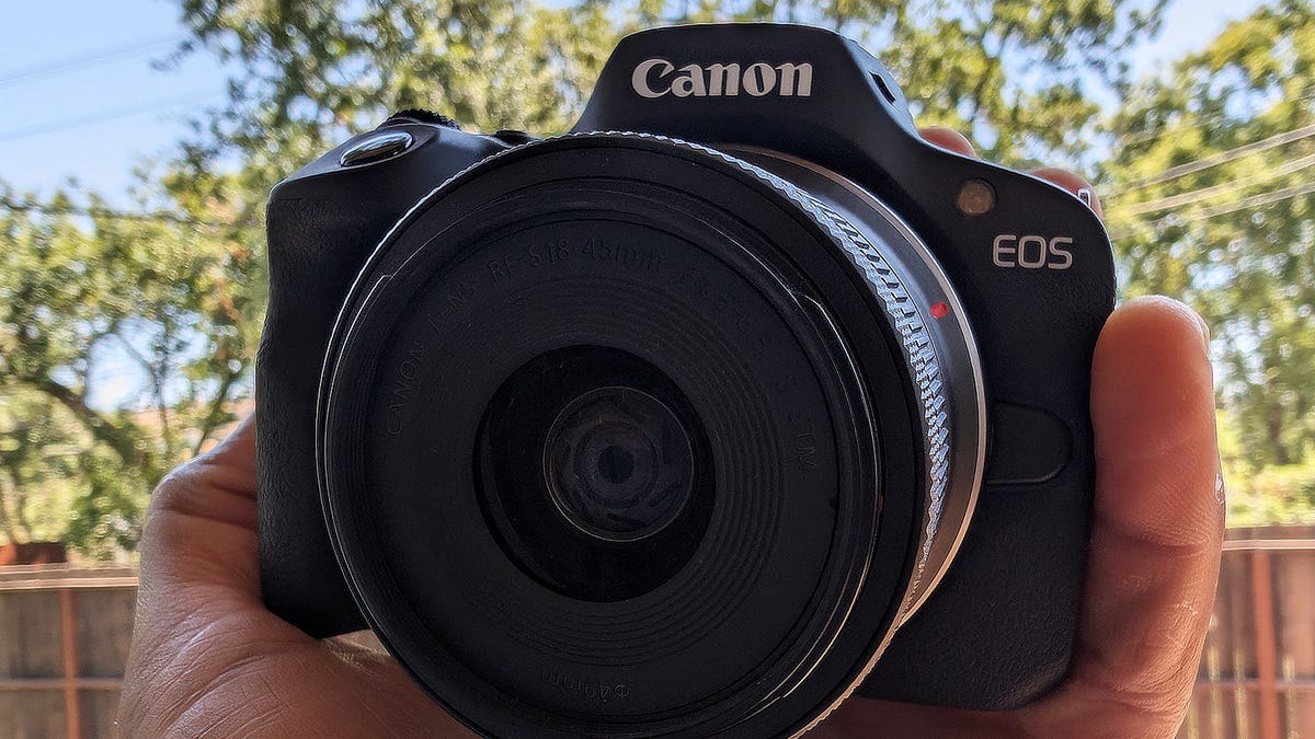 کانن R100: دوربین بدون آینه ایده‌آل برای شروع عکاسی