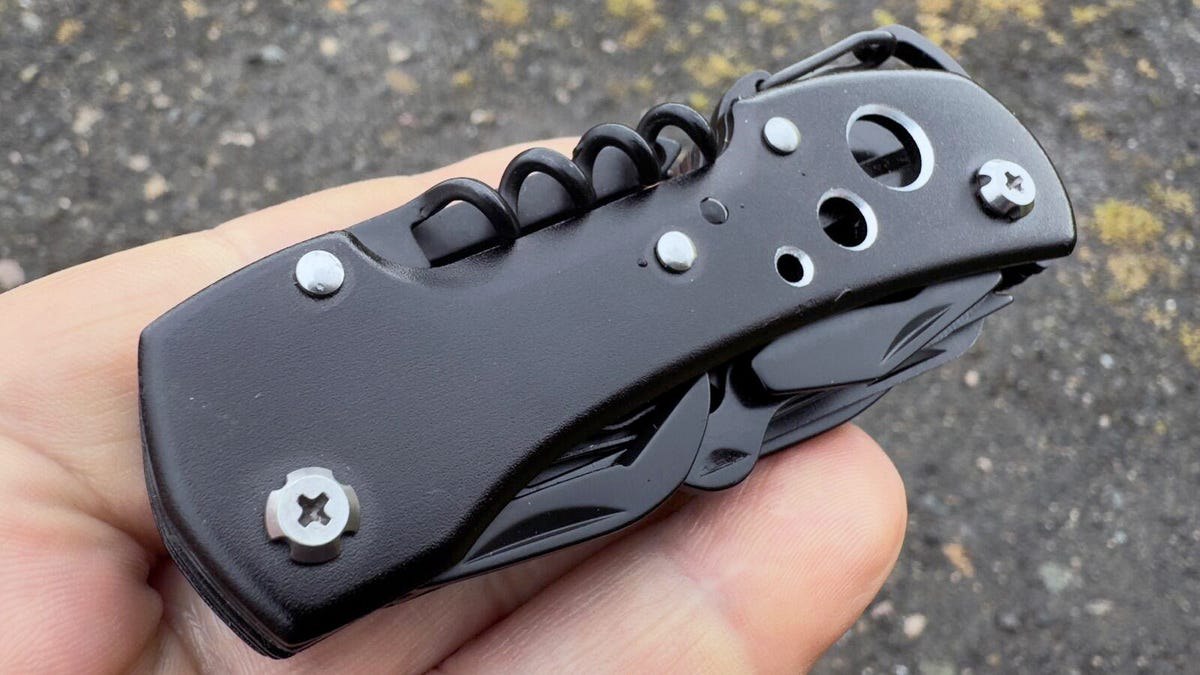 متنی که برای من ارسال کرده‌اید (مقاله ZDNET درباره ابزار چندکاره Amazon Basics) در حوزه هوش مصنوعی نیست، بلکه نقد و بررسی یک ابزار فیزیکی چندکاره است.