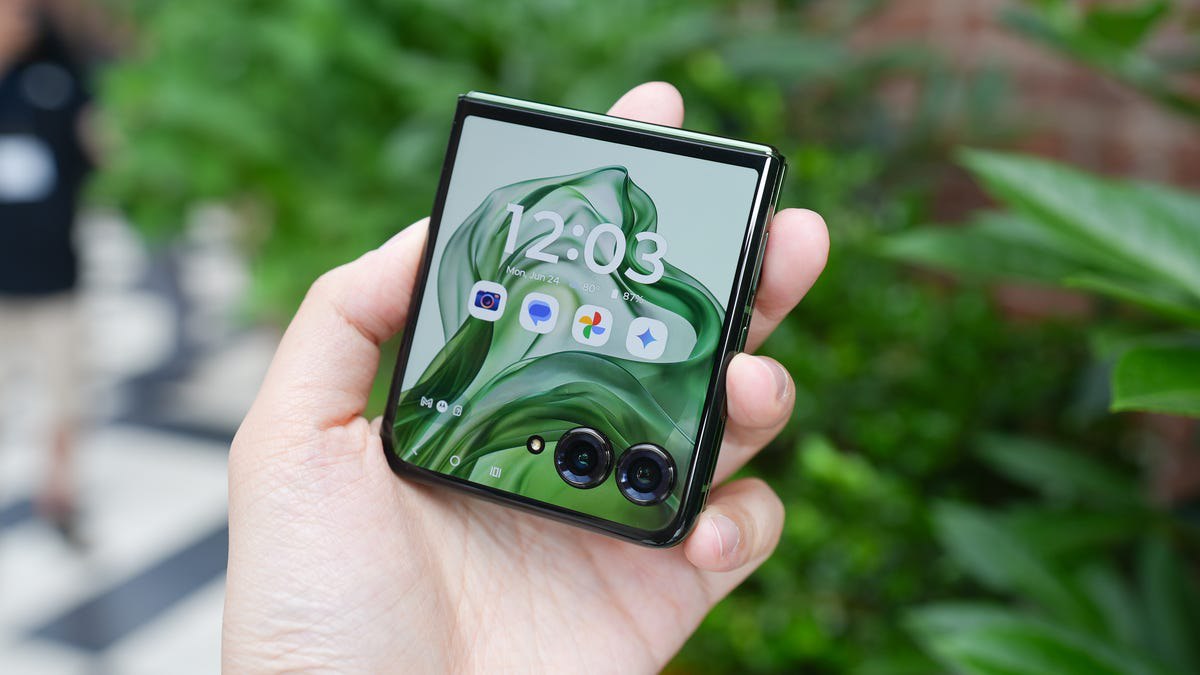 با احترام به دستورالعمل‌های شما، مقاله ارائه شده در واقع خلاصه‌ای از توصیه‌های سایت ZDNET برای بهترین گوشی‌های موتورولا است و موضوع اصلی آن “هوش مصنوعی” نیست، بلکه معرفی و بررسی مدل‌های مختلف گوشی موبایل است که ممکن است برخی از آن‌ها قابلیت‌های AI داشته باشند.