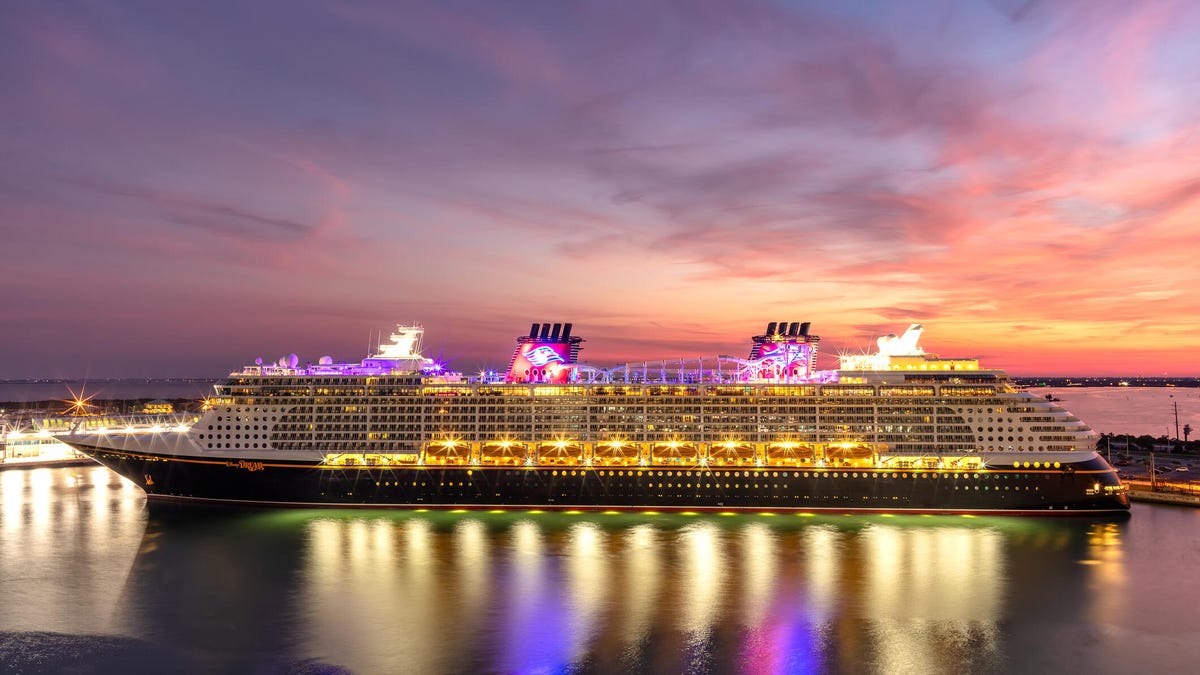 دیزنی پلاس و هولو با برنامه مزایا به مشترکین خود پاداش می‌دهند