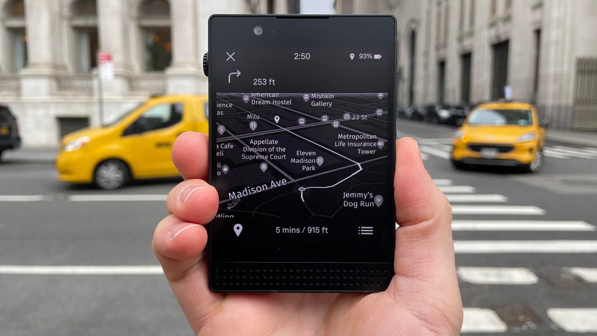 معرفی Light Phone 3؛ گوشی ساده برای فرار از گوشی هوشمند