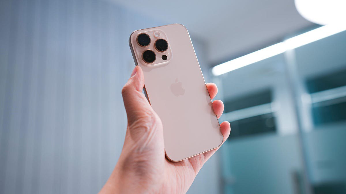 iOS 26 آمد: طراحی شیشه‌ای ‘لیควید گلس’ و تمرکز بر کاربردی بودن