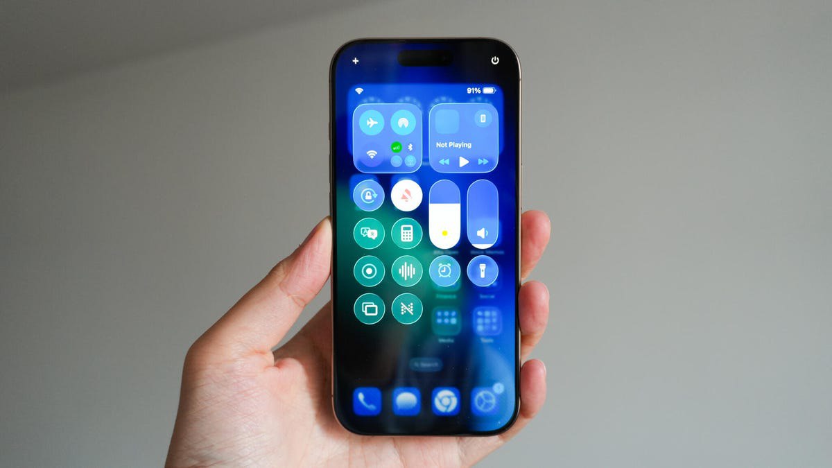 اپل iOS 26 رو معرفی کرد: اسم عوض شد، آیفون‌های قدیمی خداحافظی کردند