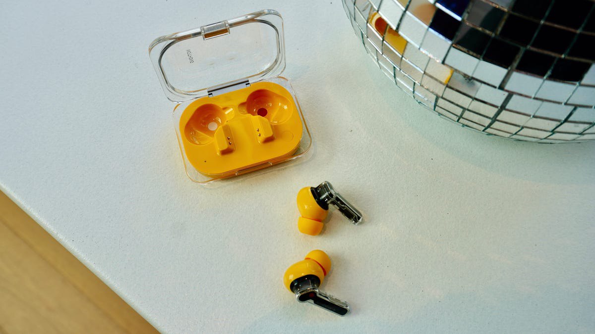 ایربادز Nothing Ear (a): طراحی متفاوت با قیمت مناسب