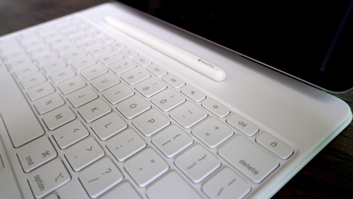 بررسی کیس‌های کیبورد آیپد توسط ZDNET: بهترین گزینه چیست؟