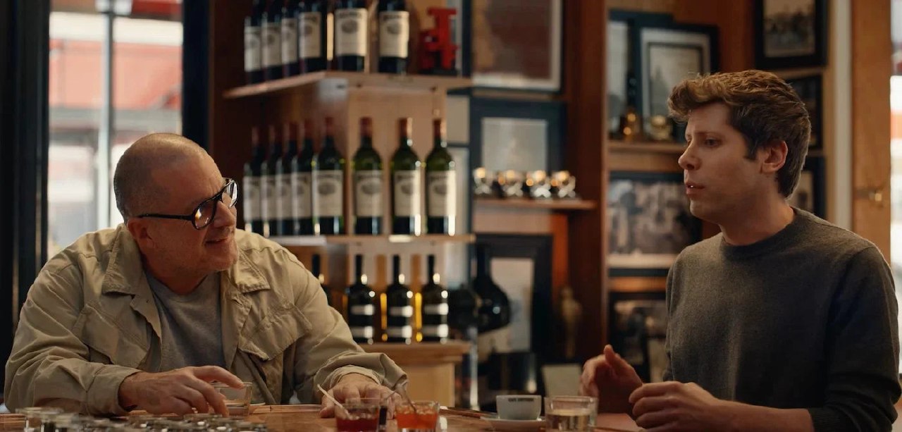 دیوایس هوش مصنوعی اوپن‌ای‌آی درگیر شکایت و ابهام