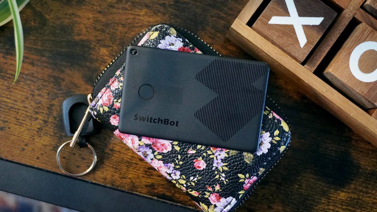 کارت ردیاب کیف پول SwitchBot: جایگزینی باریک و ارزان برای ایرتگ