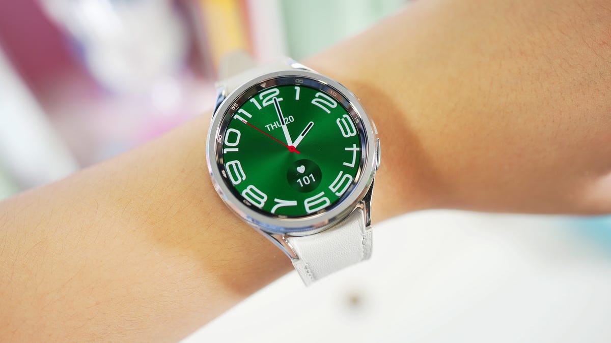 تخفیف فوق‌العاده ساعت گلکسی واچ ۶ کلاسیک از دید ZDNET