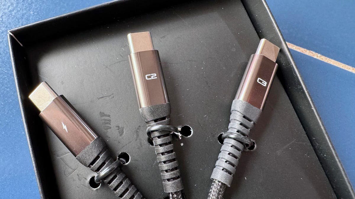 کابل شارژ چندکاره ای که بالاخره انتظارات را برآورده می‌کند