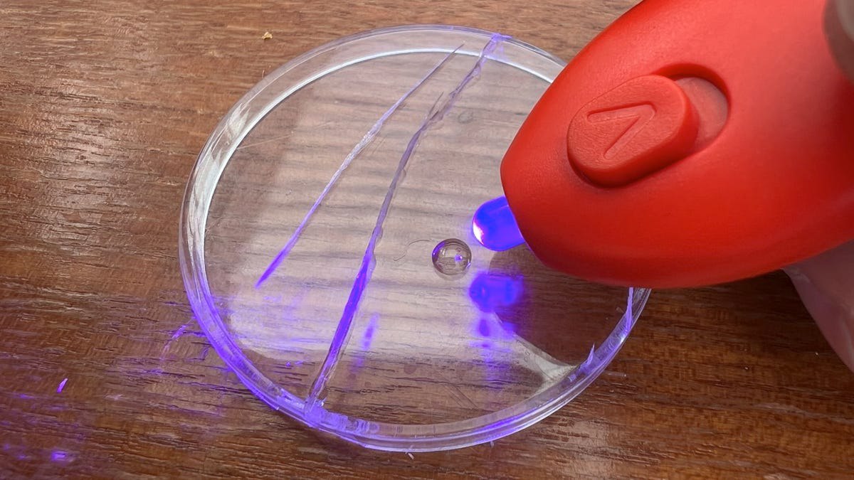 خداحافظ سوپرچسب، سلام چسب UV؟ ابزار جدید تعمیرات خانگی