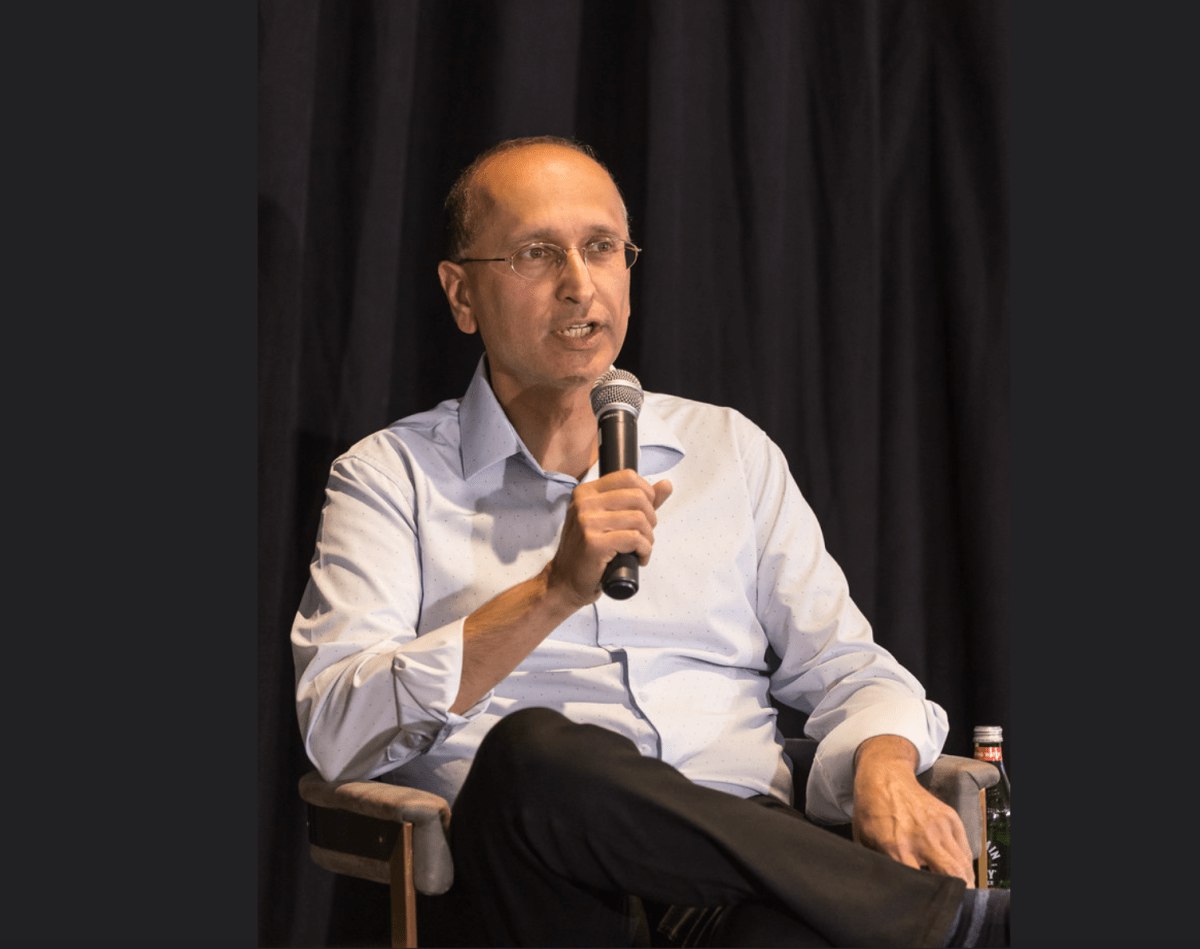 پیش‌بینی یک VC: هوش مصنوعی صنعت خدمات را متحول و سودش را ۹۰٪ می‌کند