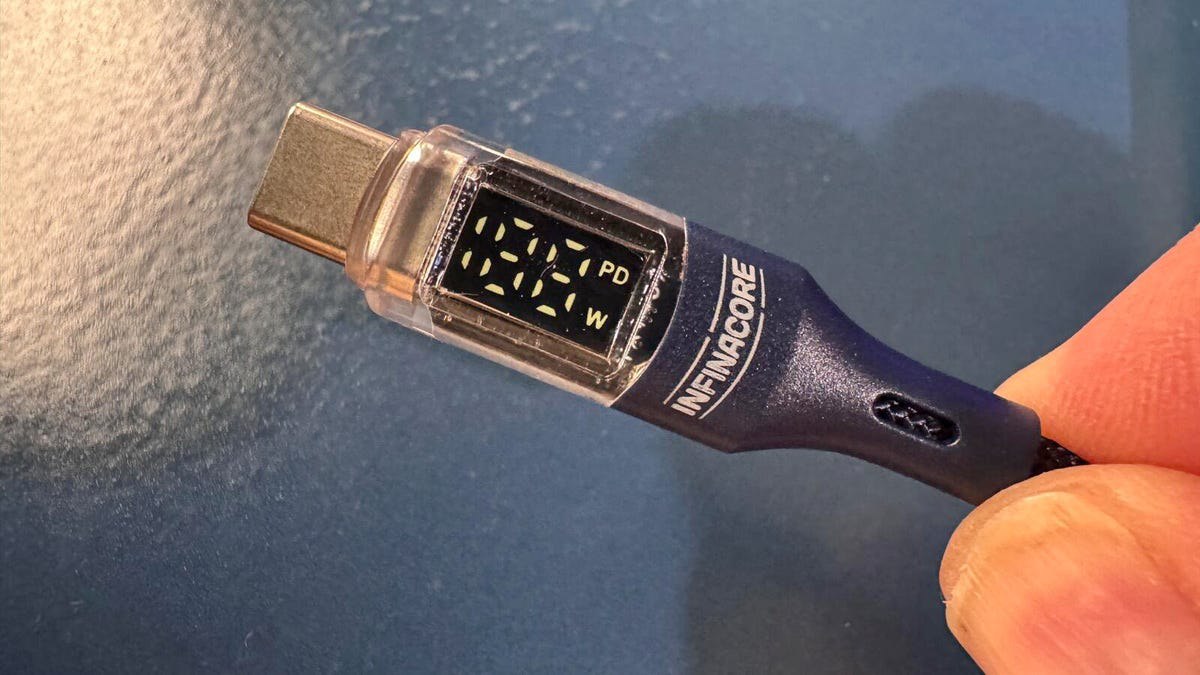 کابل شارژ USB-C با نمایشگر داخلی ۱۵ دلاری، عیب‌یابی شارژ را آسان می‌کند