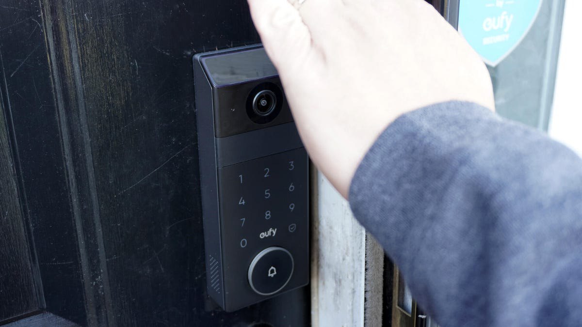 قفل هوشمند جدید یوفی با تشخیص کف دست و هوش مصنوعی صورت می‌آید؛ تعرفه‌ها هم در راهند!