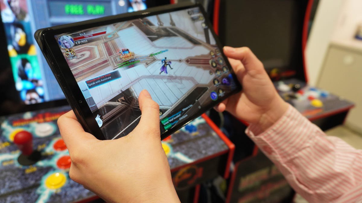 تبلت گیمینگ ۸ اینچی لنوو با اسنپدراگون ۸ نسل ۳ و نمایشگر ۱۶۵ هرتزی آمد