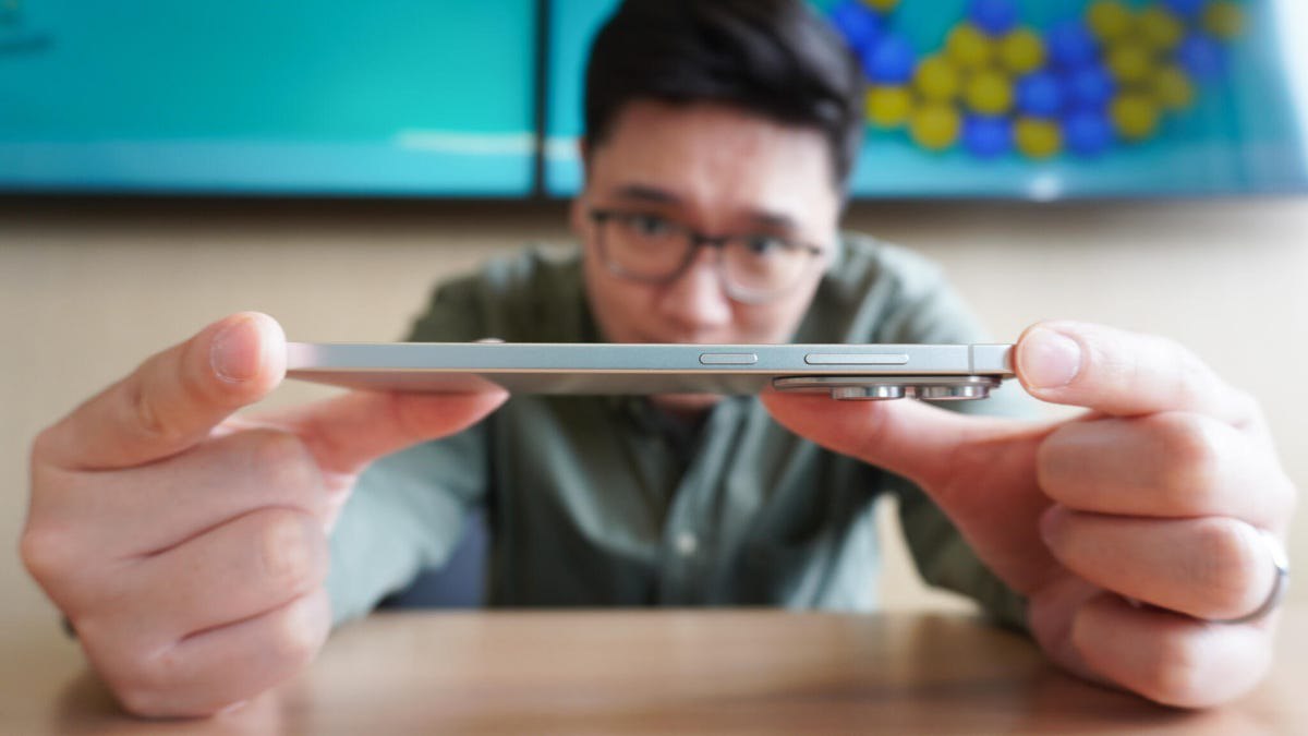 بررسی گلکسی S25 اج: نهایت سبکی، اما باتری‌ش ضعیفه!