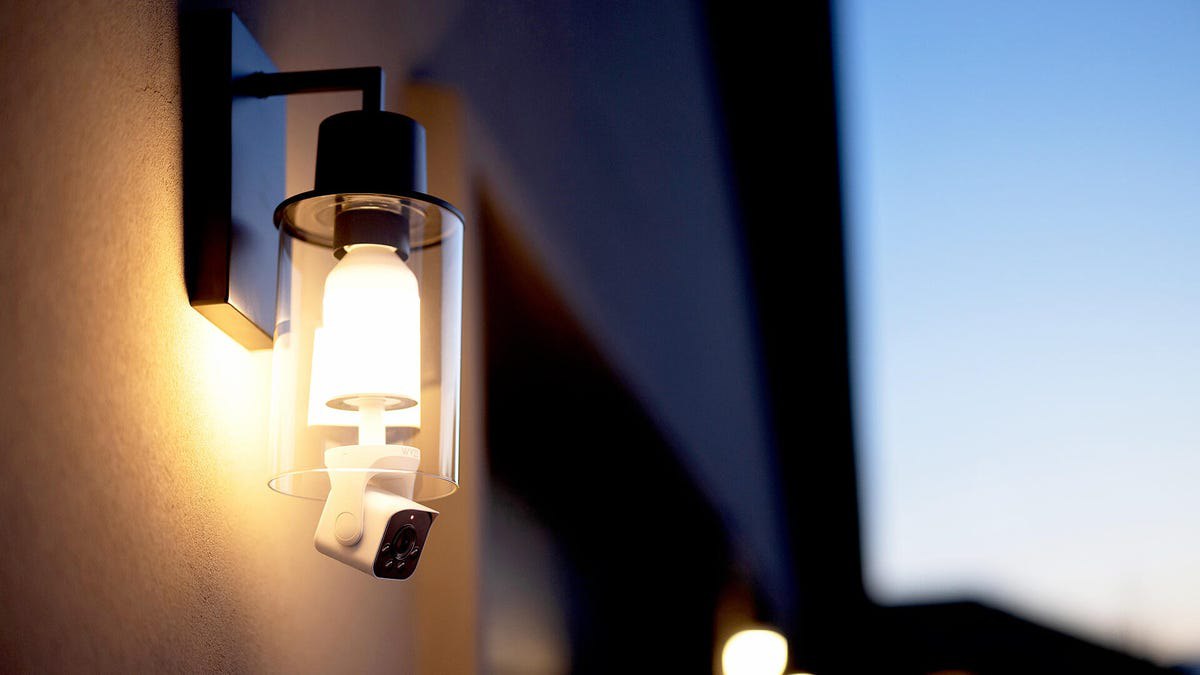 وایز دوربین امنیتی لامپی معرفی کرد: نظارت آسان بدون نیاز به پریز!