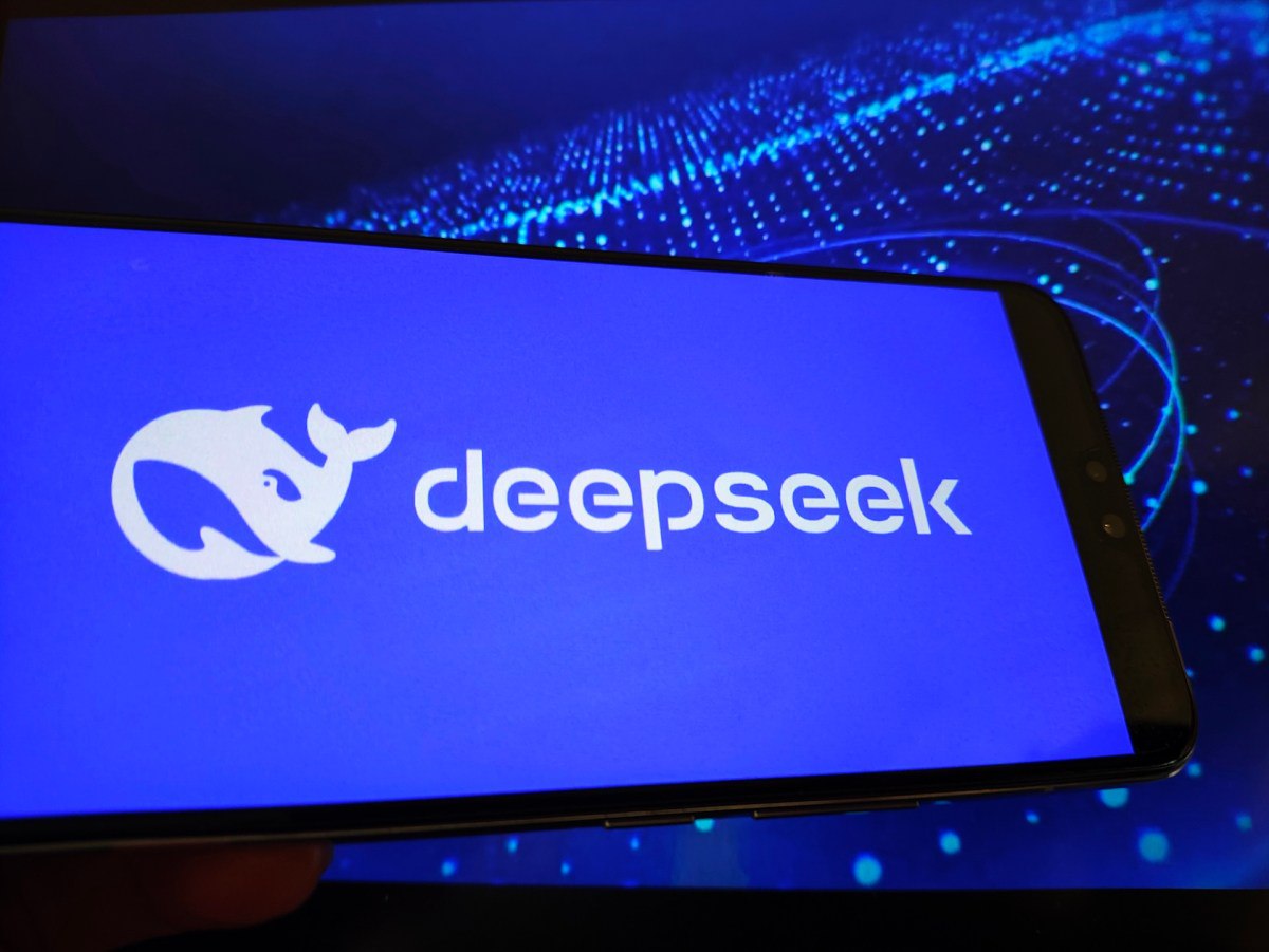 رقابت AI: DeepSeek متهم به آموزش با داده‌های جیمنای شد
