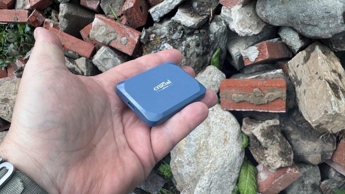SSD کروشیال X10: کوچک، سریع و مقاوم برای ماجراجویی