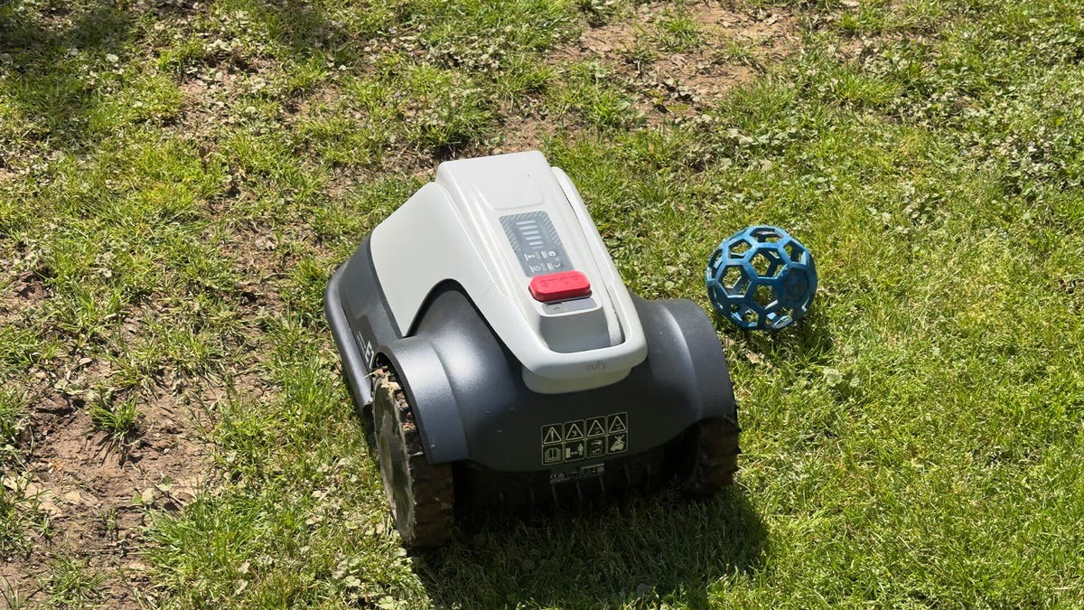 چمن‌زن رباتیک Eufy E15: ناوبری هوشمند بدون سیم به کمک AI
