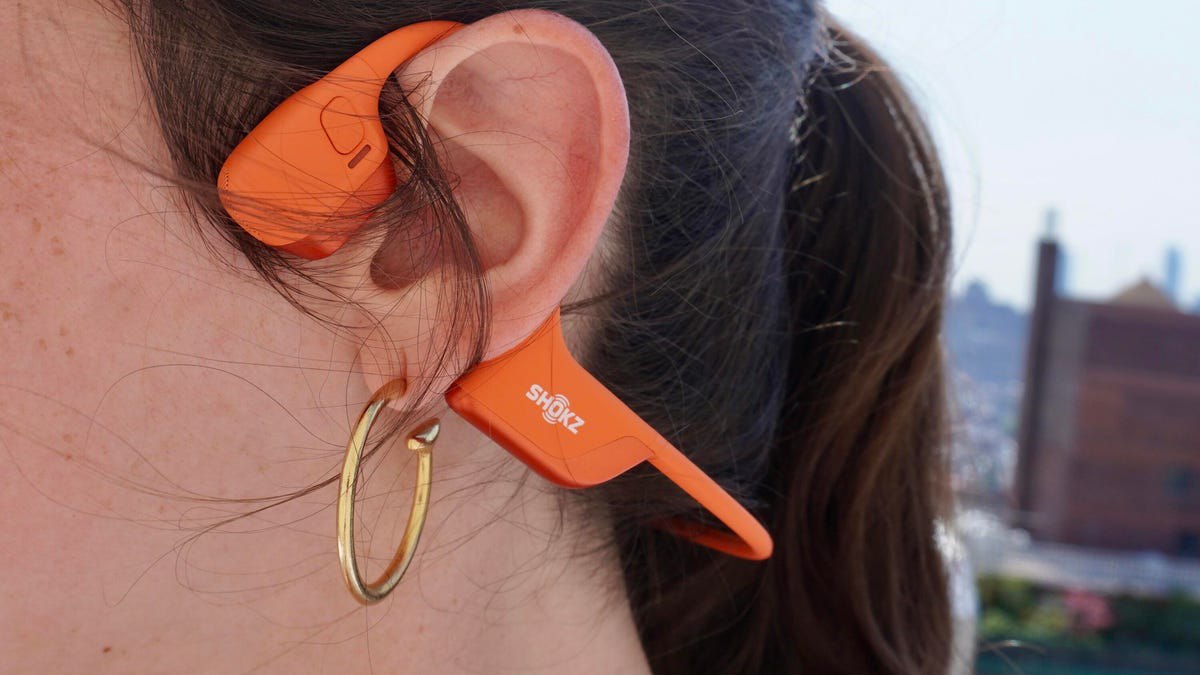 هدفون‌های استخوانی: بشنوید، از محیط هم غافل نشوید!