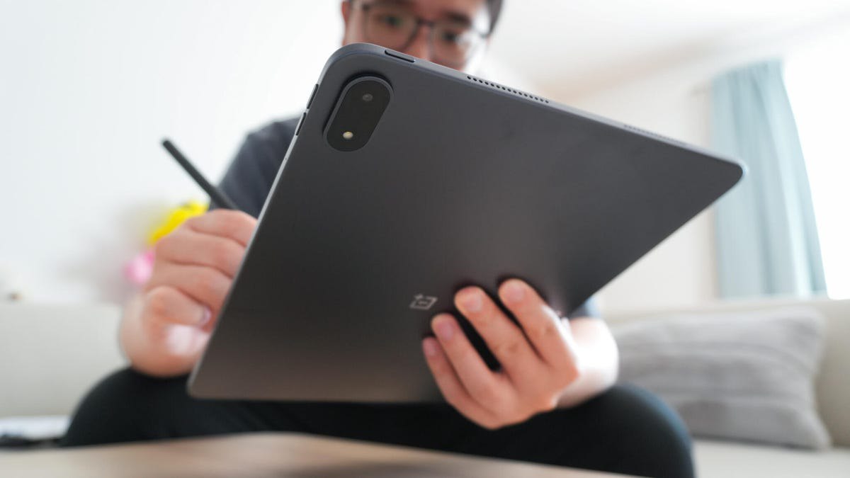 بررسی وان‌پلاس پد ۳: قدرتمند، مقرون‌به‌صرفه و رقیب جدی پرچمداران!