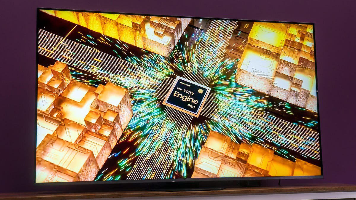 بررسی ZDNET: هایسنس U8QG، تلویزیونی که با OLED رقابت می‌کند