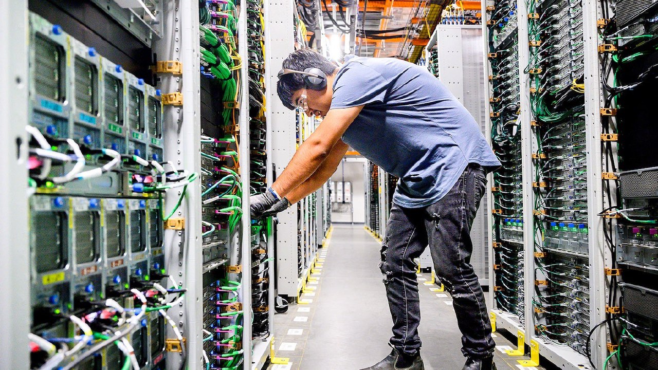 سرمایه‌گذاری ۱۰ میلیارد دلاری آمازون در زیرساخت AI کارولینای شمالی