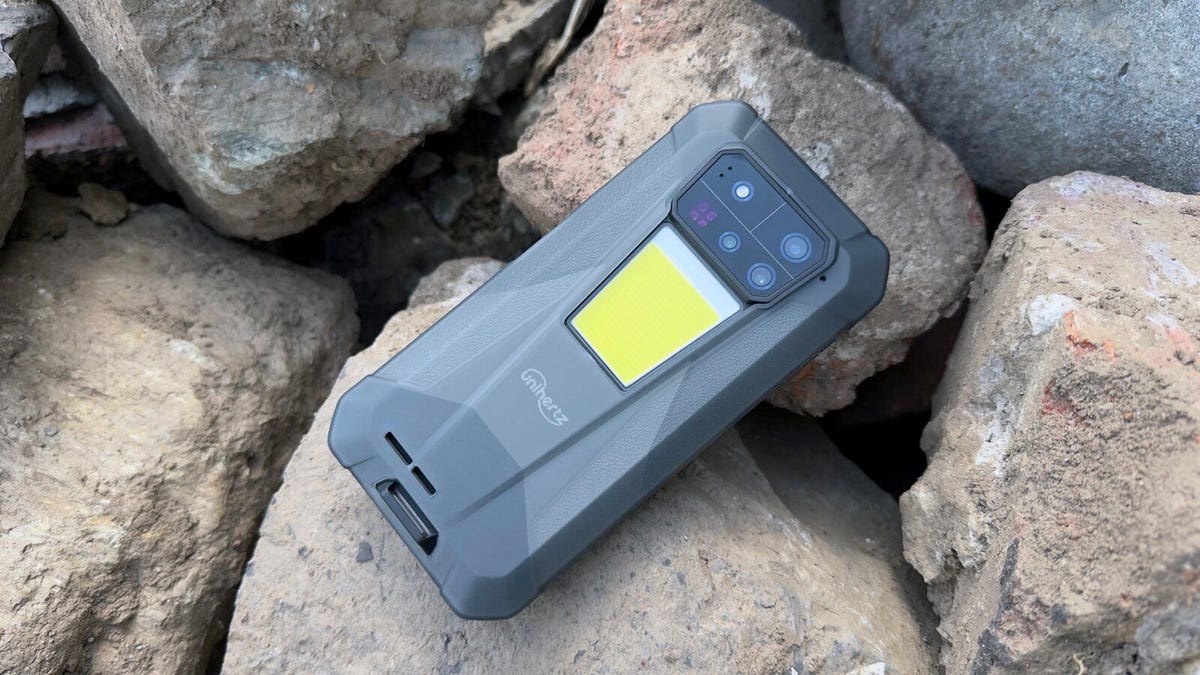 یونی‌هرتز Shark 3: گوشی جان‌سخت با نمایشگر خیره‌کننده