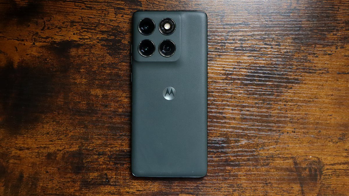 بررسی موتورولا اج ۲۰۲۵: نمایشگر عالی، باتری قوی و هوش مصنوعی موتورولا