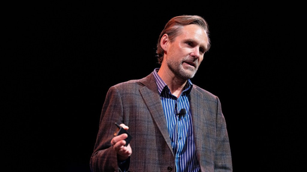 مطالعه BCG: هوش مصنوعی کیفیت کار را ۴۰٪ بهتر می‌کند اما مانع اصلی انسان است