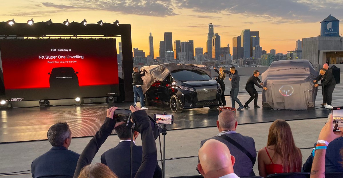 فارادی فیوچر از ون برقی با نمایشگر هوش مصنوعی رونمایی کرد