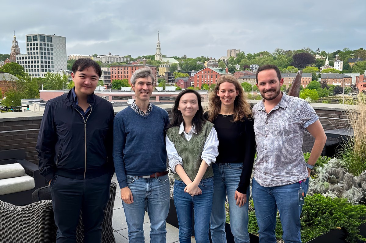 استارتاپ CVector: قول بقا به صنایع در برابر غول‌های فناوری