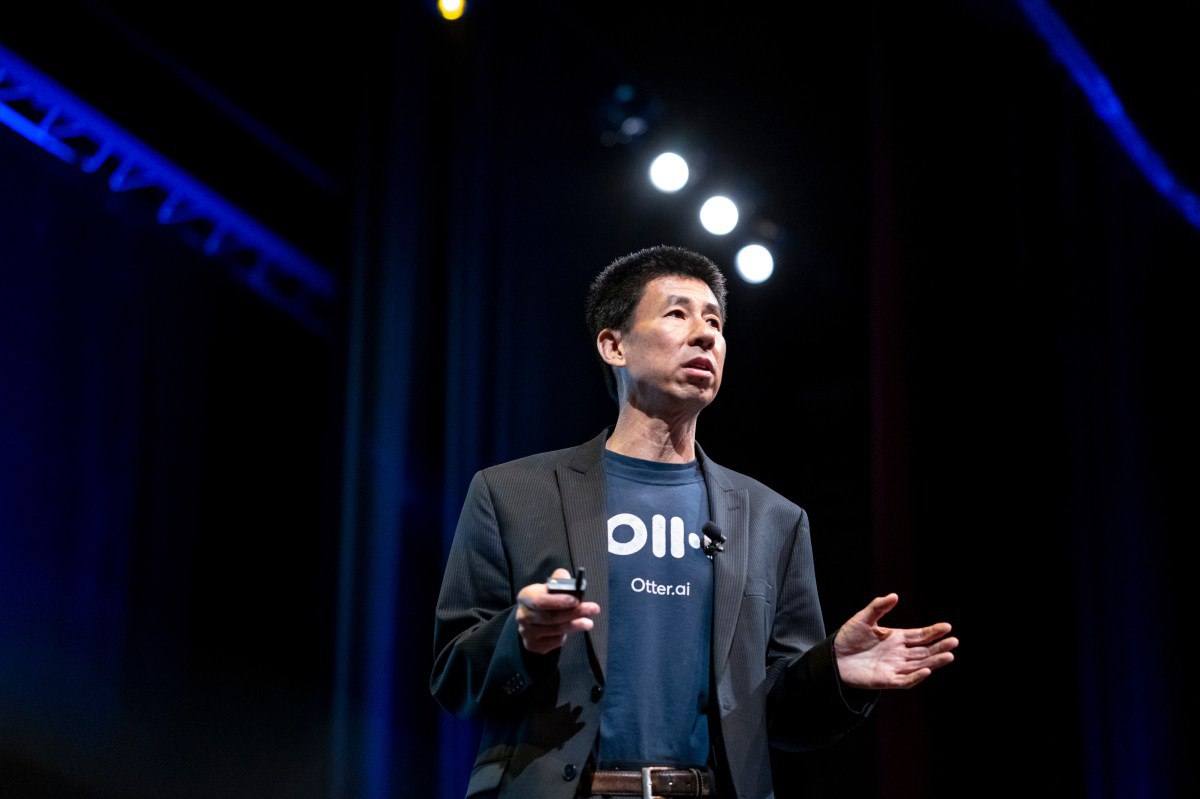 تحول Otter.ai: از یادداشت‌بردار جلسات به پایگاه دانش هوشمند شرکتی