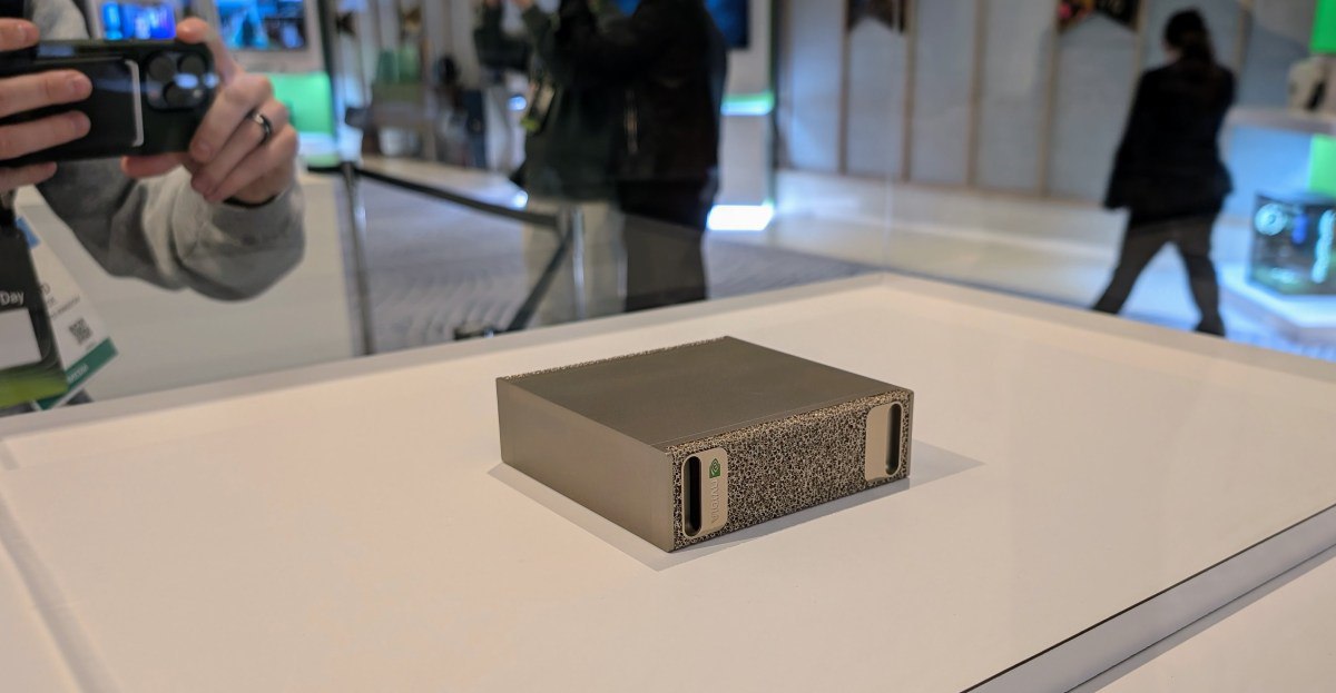 کوچکترین ابرکامپیوتر هوش مصنوعی جهان از انویدیا عرضه شد