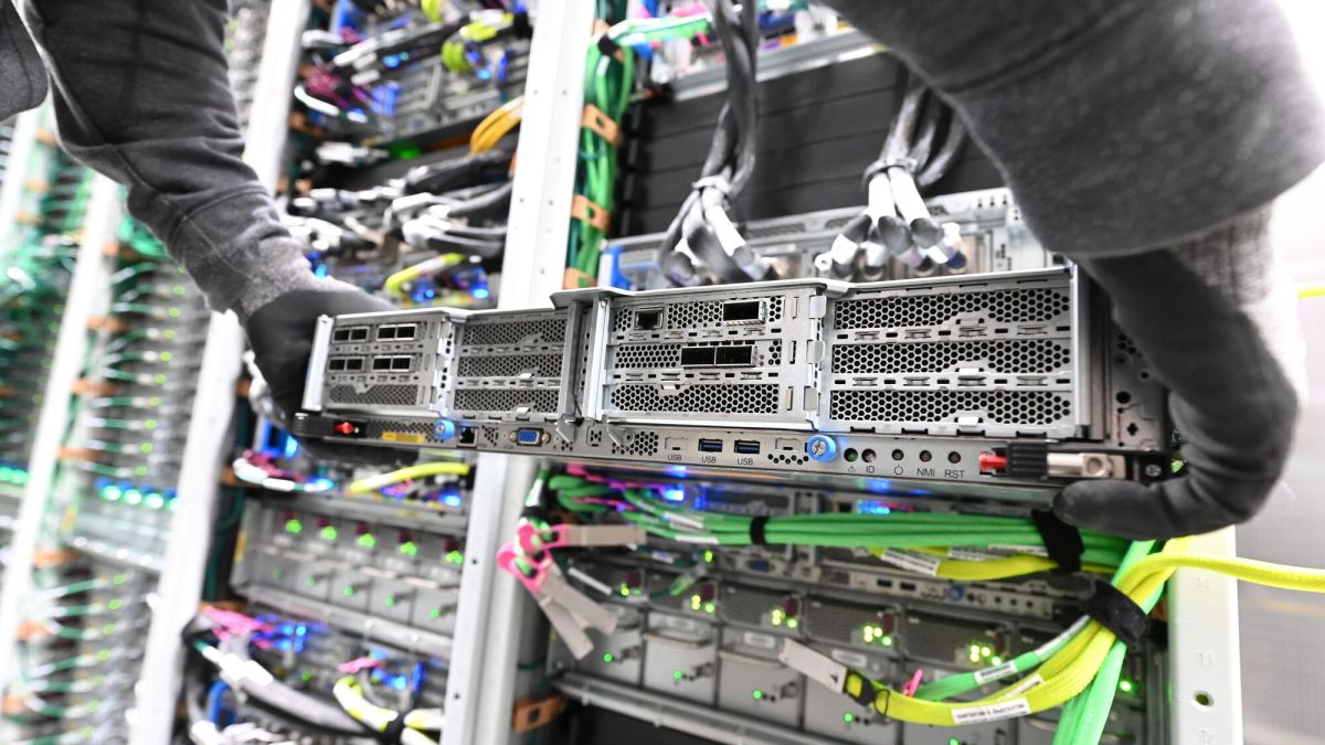 آمازون با «کارخانه‌های AI» به دیتاسنترهای خصوصی می‌آید